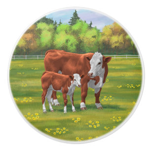 Hereford Cow & Cute Calf i sommarbetesmark Knopp