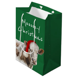 Hereford Cow with Santa Cap on Grönt