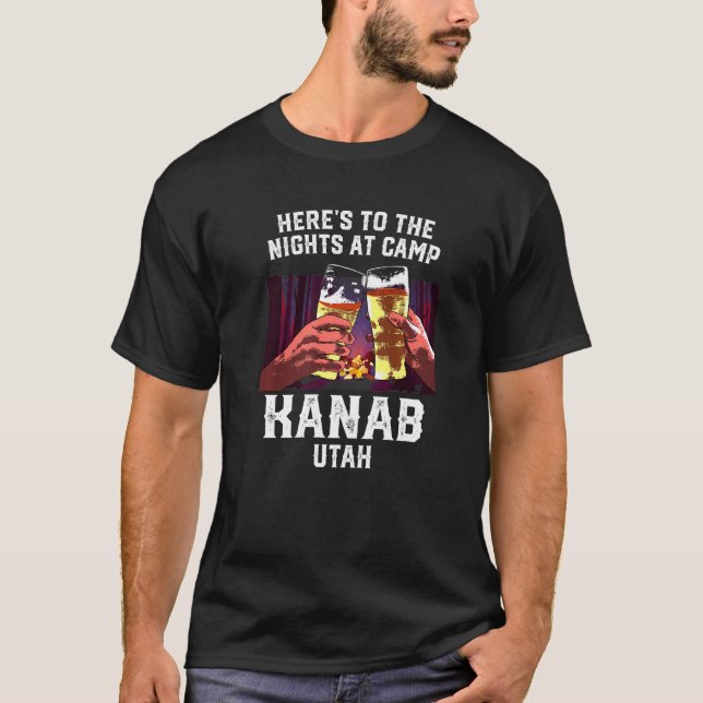 Heres to Nights at Camp Kanab Camping Utah Cam T Shirt (Framsida)