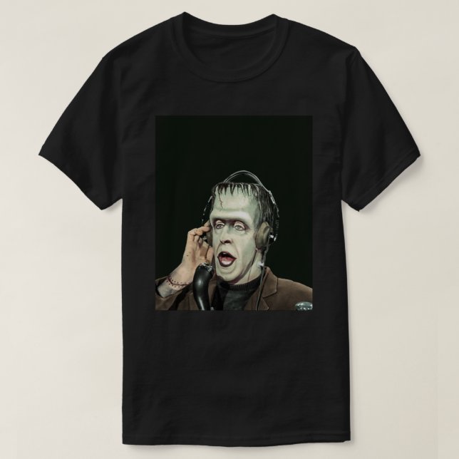 Herman Munster at the radio Graphic T-Shirt.png T Shirt (Design framsida)