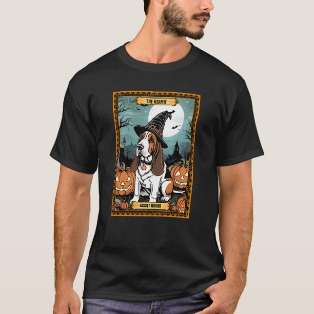 Hermit Basset Hound Halloween Tarot Card T Shirt (Framsida)