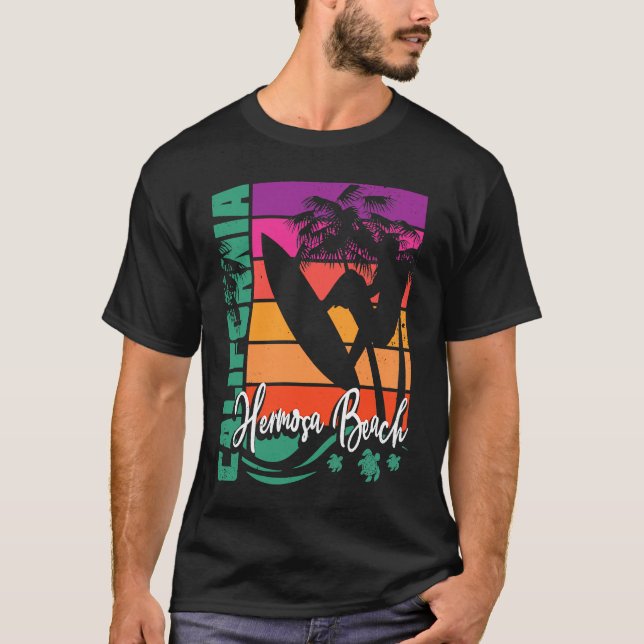 Hermosa Beach California Retro Sunset Beach Surfer T Shirt (Framsida)