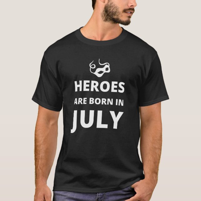 Heroes är född i juli t shirt (Framsida)