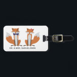 Herr & Fru reser rävar för bagagemärkre | kopplar Bagagebricka<br><div class="desc">Ditt hänga lös ska är lätt att spot med denna gulliga bagagemärkre. Personifiera den med ditt kontaktinformationer och namn.</div>