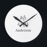 Herr & Fru tillägg familjenamn datum år bröllopsfa Rund Klocka<br><div class="desc">design</div>