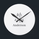 Herr & Fru tillägg familjenamn datum år bröllopsfa Rund Klocka<br><div class="desc">design</div>