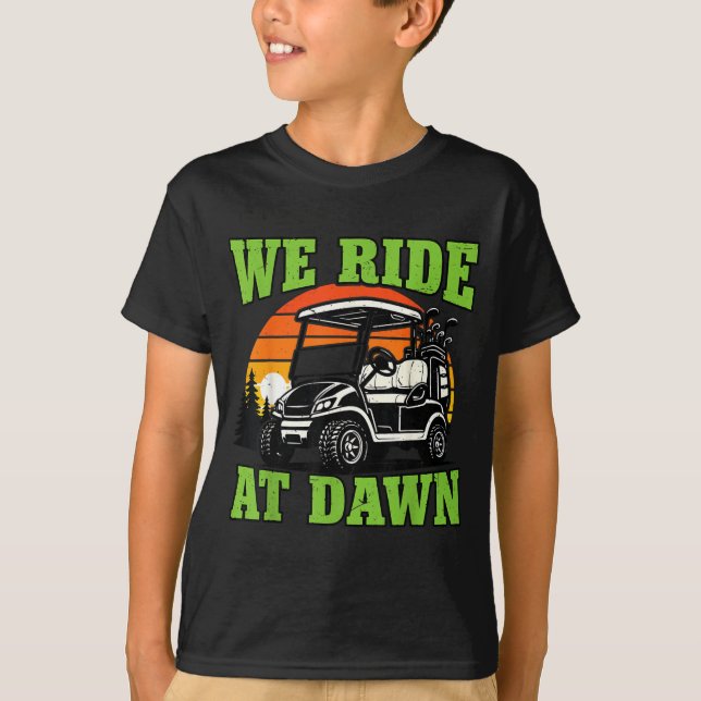 Herr We Ride At Dawn Golf Cart T Shirt (Framsida)