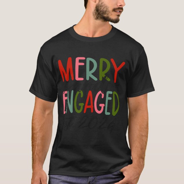 Herrens Glad Och Förlovad Est 2024 Julpyjamas T Shirt (Framsida)