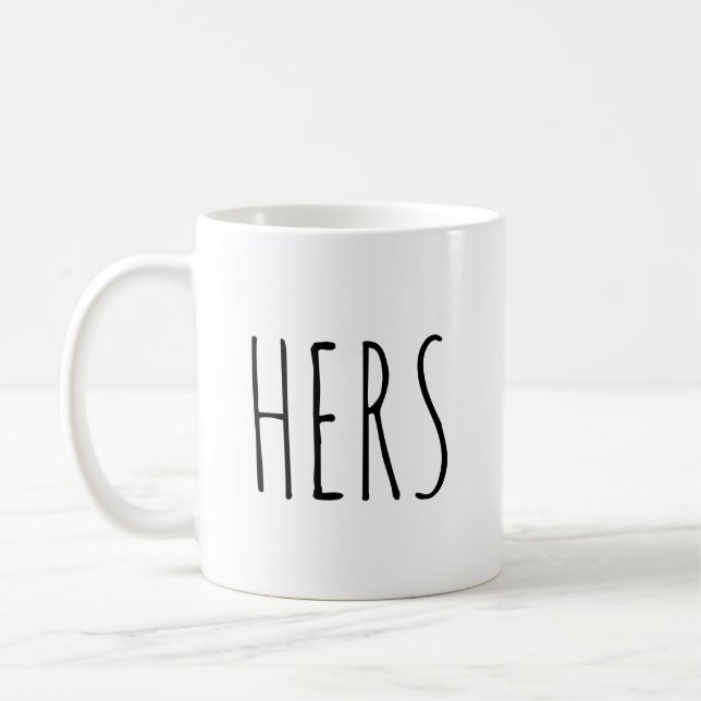 "Hers" RAE DUNN inspirerad Kaffemugg (Vänster)