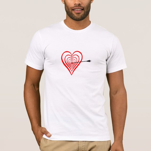 Herz Dartscheibe mit Pfeil T Shirt (Framsida)
