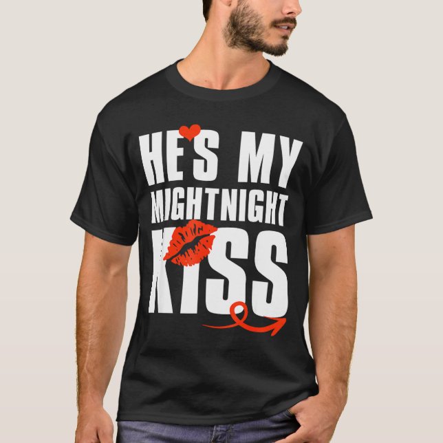 He's My Midnight Kiss Happy New Year Matching Funn T Shirt (Framsida)