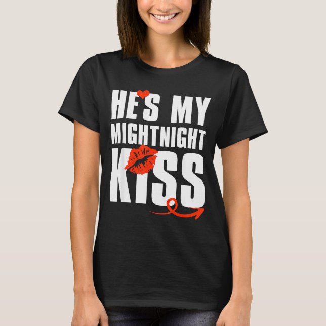 He's My Midnight Kiss Happy New Year Matching Funn T Shirt (Framsida)