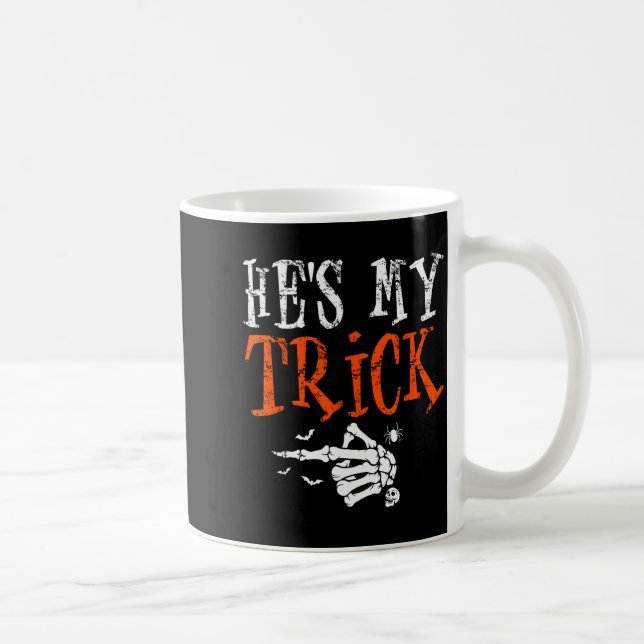 He's My Trick Halloween Matching Couple Funny Girl Kaffemugg (Höger)