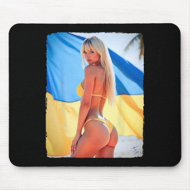 Het Bybe - Vacker tjej i bikini med ukrainska flag Musmatta (Framsidan)