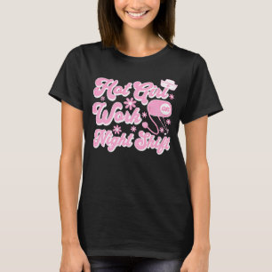 Het Tjej Jobbar Nattpasset Retro Rosa Sjukskötersk T Shirt