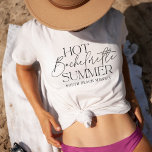 Hett Bachelorette Summer Anpassningsbar Bacheloret T Shirt<br><div class="desc">Matchande t-shirts för sommarpumpa med bachelorette-bachelorette-trendig med en textrad under hetten som visas med destination och år.</div>