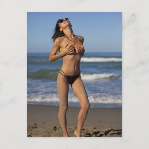 ● Hett! ● Bild på bikini-strandflicka Vykort