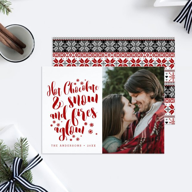 Hett Chocolate & Snö Mysigt Helgdag Design (Hot chocolate and snow and fires aglow holiday photo card)