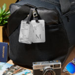 Hett för silver-chrome Drips  Liquid Metall Monogr Bagagebricka<br><div class="desc">Chic Silver Chrome Drips Hett Liquid Metall Monogram Luggage tag med vårt trendig faux vätskekromedroppande på en metallisk bakgrund i silver med anpassningsbar monogram och namn. Kontakta oss på cedarandstring@gmail.com om du behöver hjälp med designen eller matchande produkter.</div>