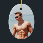 Hett Guy Bare Chest Muscular Abs Beach Shirtless Julgransprydnad Keramik<br><div class="desc">Hett Guy Bare Chest Muscular Abs Beach Shirtless Photo Ornament - Häng den här hett sexiga killen på träd eller saker ett lager för den speciella personen med den här bestuderade julprydnaden.</div>