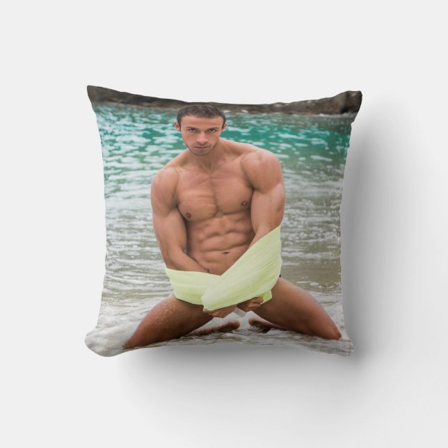 Hett Guy Kneels i Vatten Sexy Shirtless Muscle Man Kudde (Framsida)