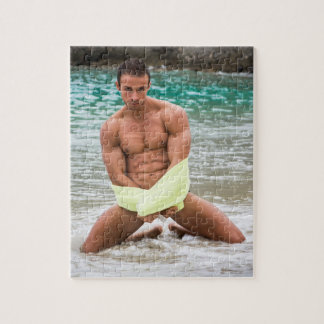 Hett Guy Kneels i Vatten Sexy Shirtless Muscle Man Pussel