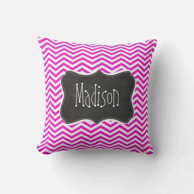 Hett Magenta Chevron Rand; Retro Chalkboard-utseen Kudde (Framsida)