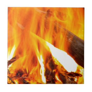 Hett med kamera och brand med trä kakelplatta