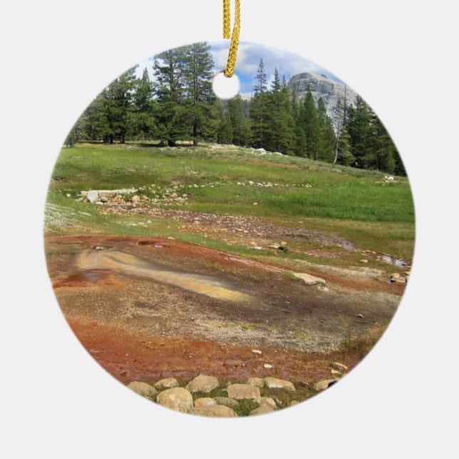 Hett Vår i Tuolumne Meadows, Yosemite, CA Julgransprydnad Keramik (Framsidan)