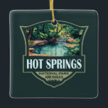 Hett Vår nationalpark Illustration Retro Badge Julgransprydnad Keramik<br><div class="desc">Vår-vektorteckningsdesign för hett. Parken ligger i centrala Garland County,  Arkansas,  som gränsar till Hett Vår,  fylkeskommunen.</div>