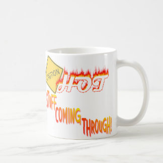 Hettsaker som är kommande till och med muggen kaffemugg
