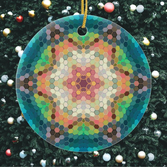 Hex Mandala Blue Grönt och Rosa Julgransprydnad Keramik (Blue Green and Pink Hexagon Mandala Christmas Ornament from Wormhole Orbital)