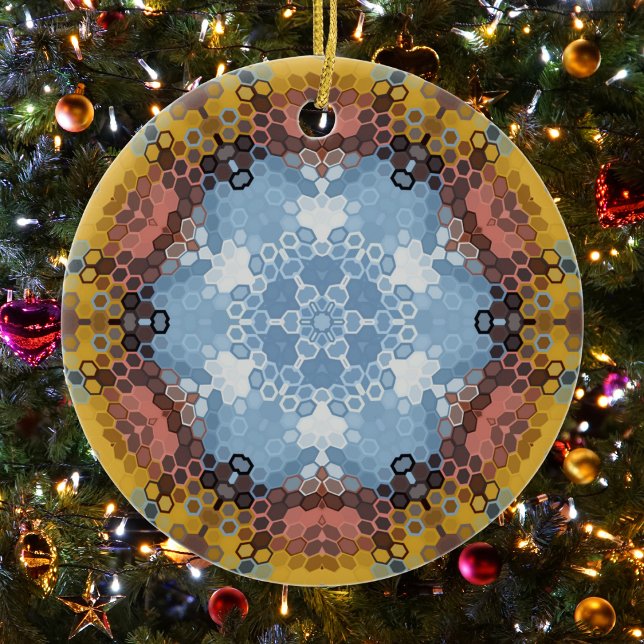 Hex Mandala Blue Gult och Rosa Julgransprydnad Keramik (Blue Yellow and Pink Hexagon Mandala Christmas Ornament from Wormhole Orbital)