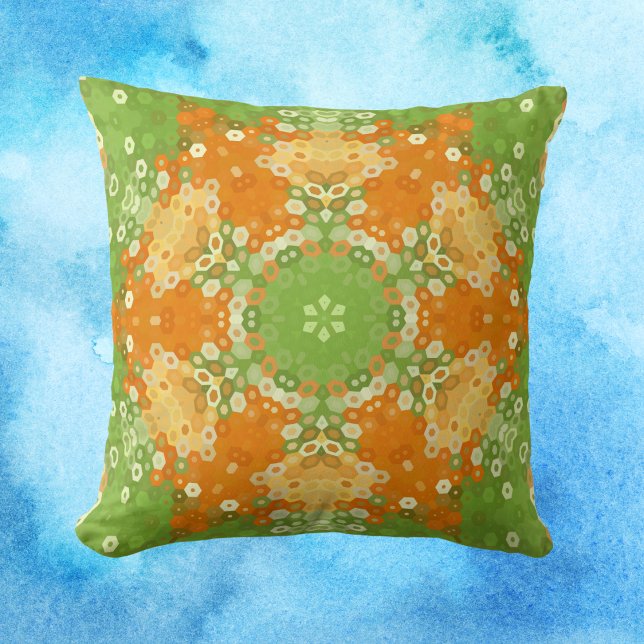 Hex Mandala-Grönt och Orange Kudde (Green and Orange Hexagon Mandala Throw Pillow by Wormhole Orbital)