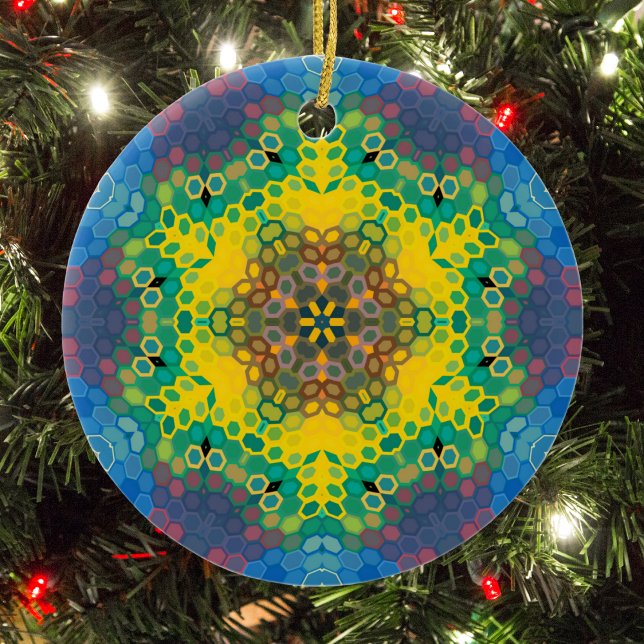 Hex Mandala Gult Blue och Rosa Julgransprydnad Keramik (Yellow Blue and Pink Hexagon Mandala Christmas Ornament from Wormhole Orbital)