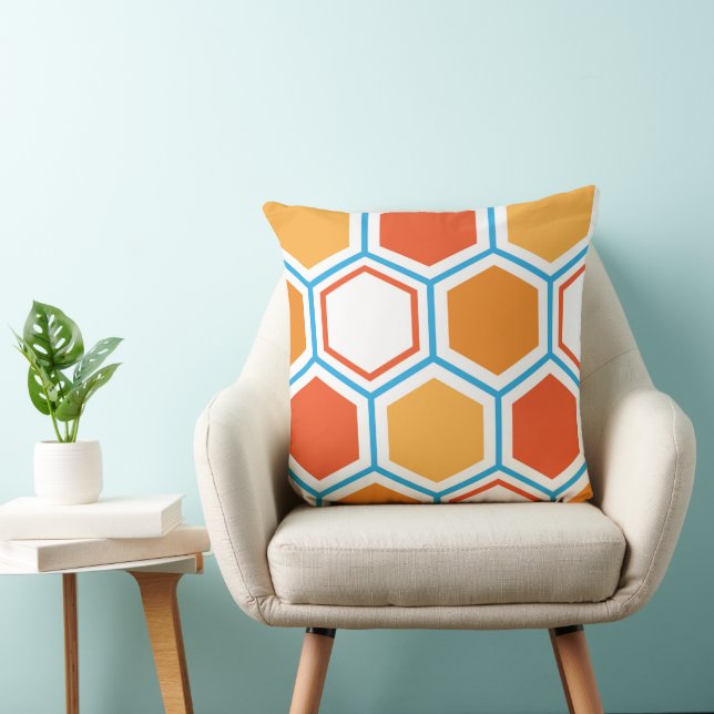 Hexagon in orange, blue and white kudde (Stol)