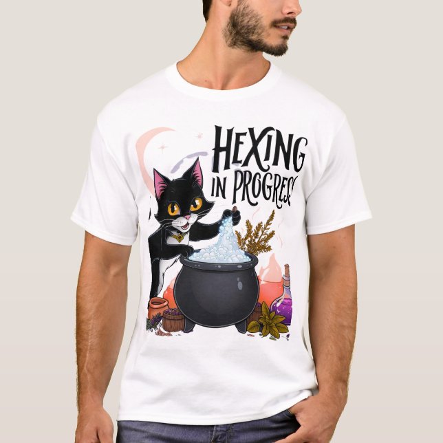 Hexing in Progress Cat T-Shirt - Witchy Black Cat (Framsida)