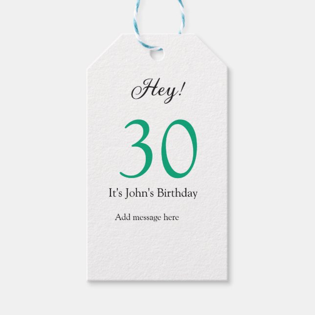Hey it's 30th birthday green black bold letter nam presentetikett (Framsidan)