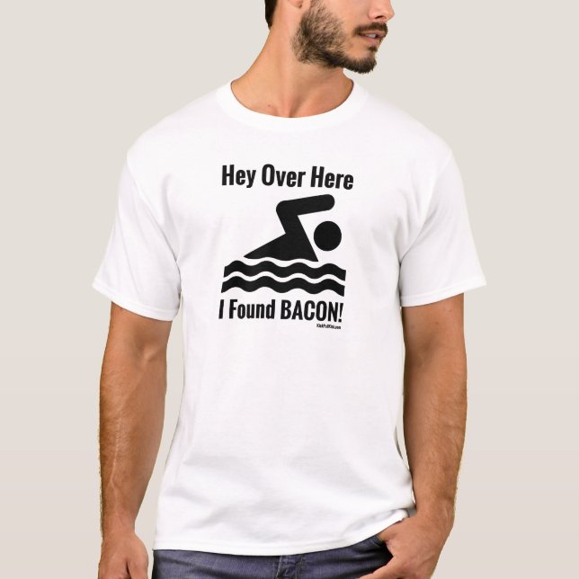 Hey över här grundar jag BACON! Tee Shirt (Framsida)