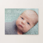 Hi Baby Photo Chic White Script Newborn Bild Pussel<br><div class="desc">Chicens vita typografi övertäckte Hi Baby och din vackra nyfödda fotografi på detta lilla lilla födelseannonspussel. Perfekt könsneutral fotomall för en pojke eller flicka på denna vackra minimalistiska gåva.</div>