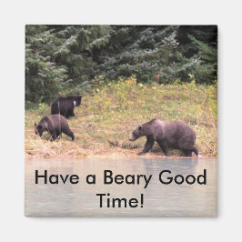 Hi def Photography of Mor Grizzly and 2 Unge Magnet