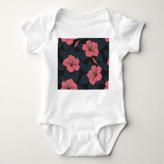 Hibiscus blommor: mörk sömlös tapet. t shirt