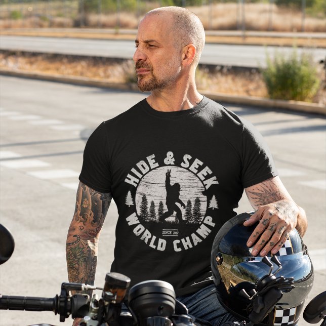Hide and Seek World Champ Funny Big Foot T Shirt (Skapare uppladdad)
