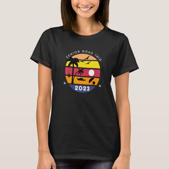 High School Senior Road Resa 2023 Retro Sunset Mat T Shirt (Framsida)