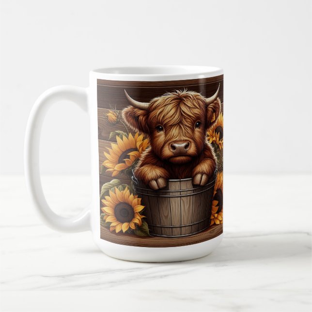 Highland Cow Calf med solblommor i Wood Bucket Kaffemugg (Vänster)