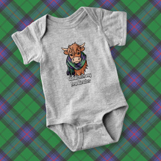 Highland Cow med Armstrong Tartan Scarf T Shirt