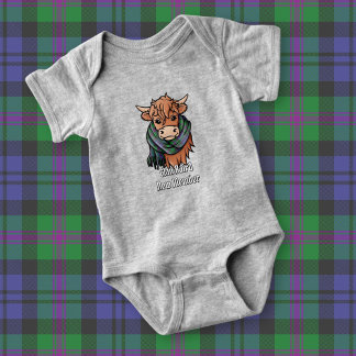 Highland Cow med Baird Tartan Scarf T Shirt