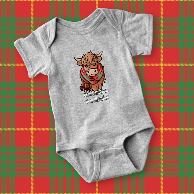 Highland Cow med Cameron Tartan Scarf T Shirt (Skapare uppladdad)
