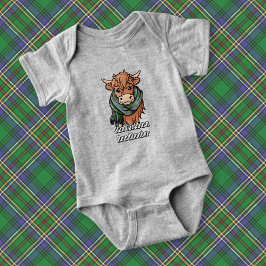 Highland Cow med Cockburn Tartan Scarf T Shirt