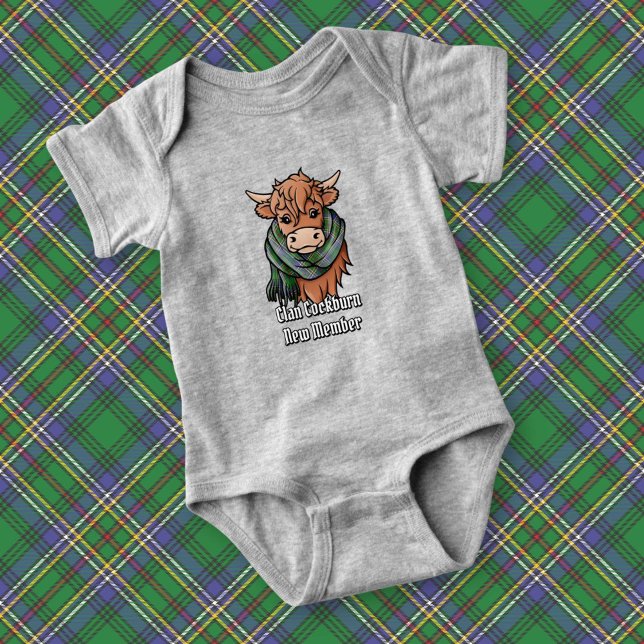 Highland Cow med Cockburn Tartan Scarf T Shirt (Skapare uppladdad)